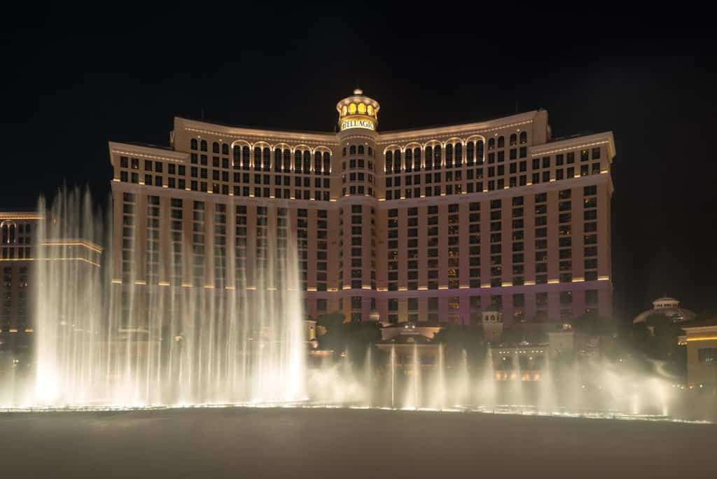 things to do in vegas see the Bellagio fountain